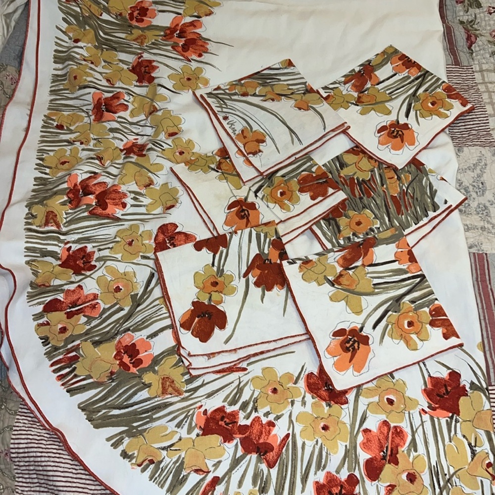 Vintage Vera Neumann ladybug tablecloth & 6 napkins oblong 84” x 60”
